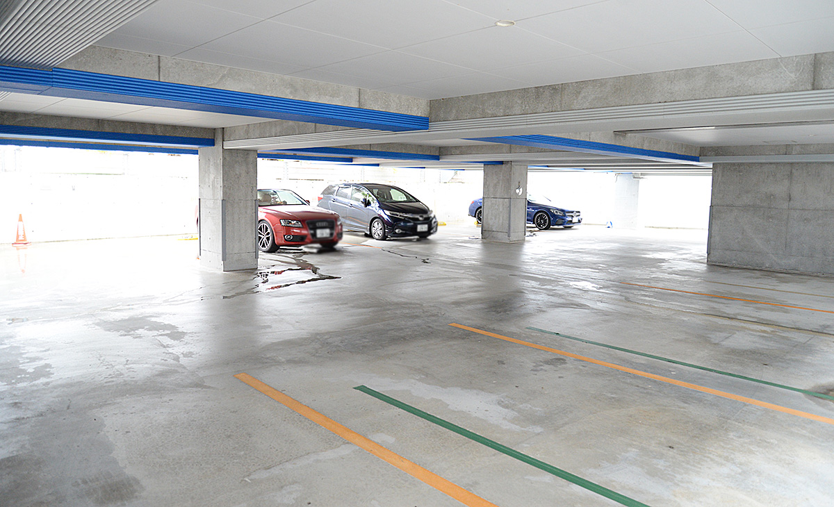 コンドミニアム アラハステイ駐車場 沖縄北谷町