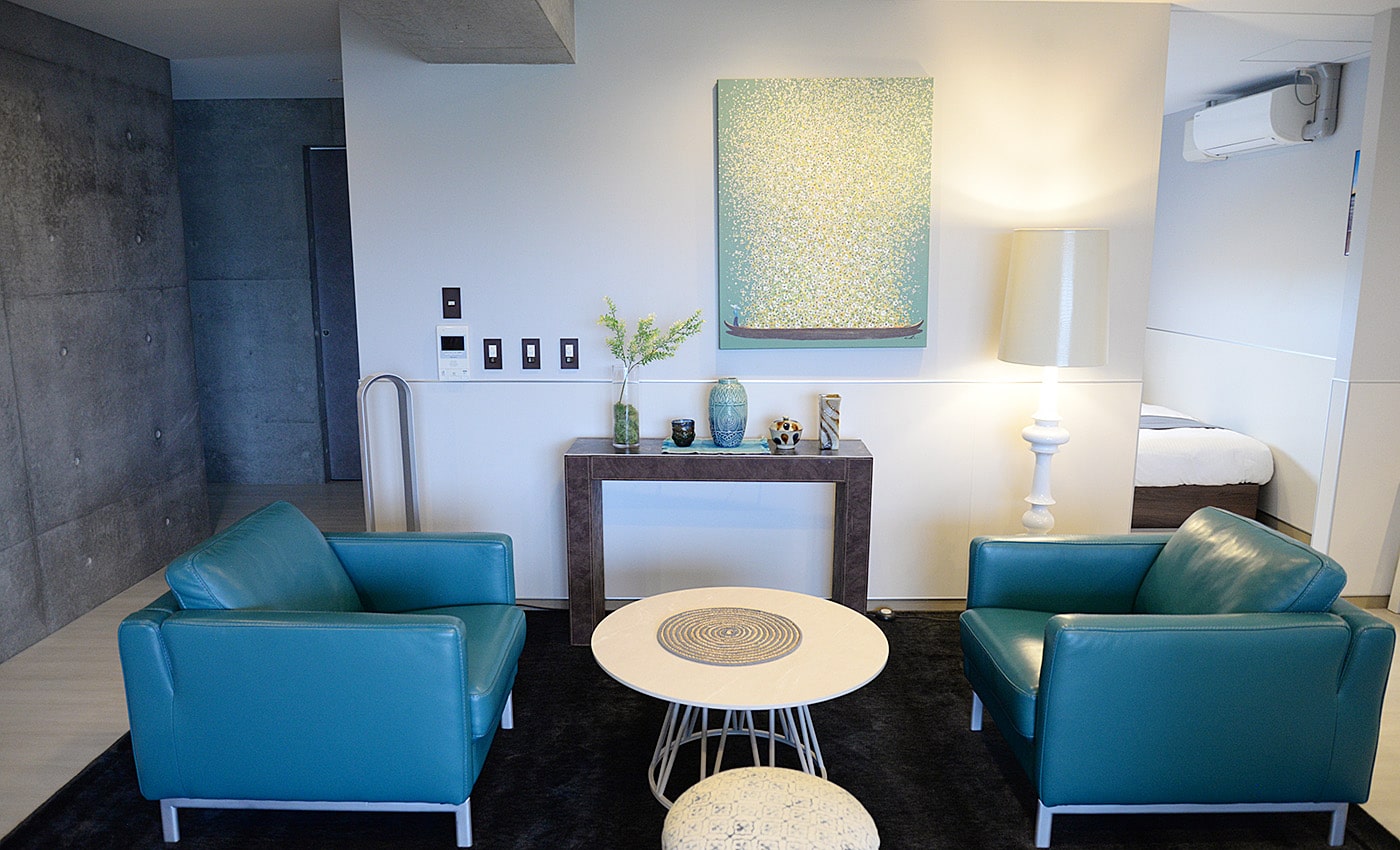 沖縄北谷コンドミニアムホテル ソファ・インテリア